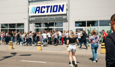 W Action za 110 zl. Taki Samsung kosztuje 850 zl