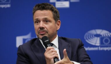 Nocna prohibicja w Warszawie. Rafał Trzaskowski zwołuje nadzwyczajną sesję rady miasta