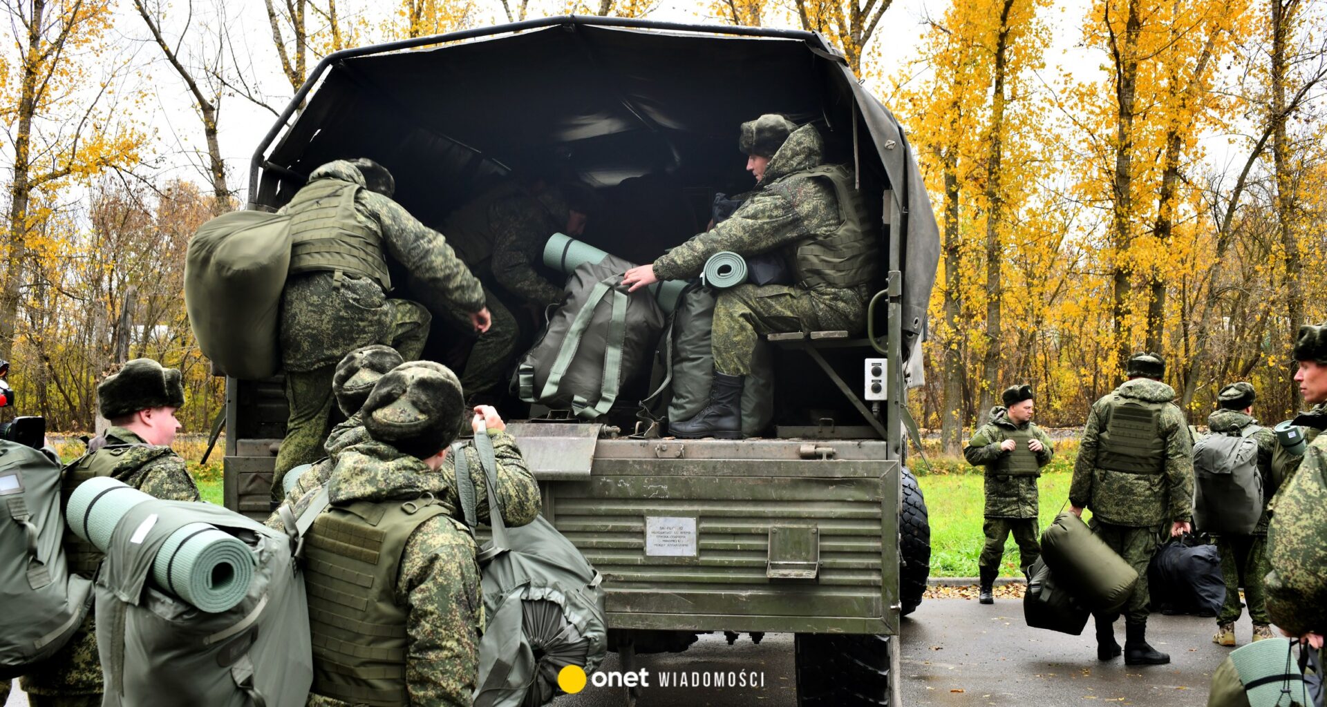 "Byłem pijany, obudziłem się na wojnie". Łapanki rodem z ZSRR. Oto nowa perfidna metoda Putina. "Zabrali go z łóżka, nie pozwolili mu się nawet ubrać"