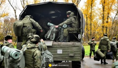 "Byłem pijany, obudziłem się na wojnie". Łapanki rodem z ZSRR. Oto nowa perfidna metoda Putina. "Zabrali go z łóżka, nie pozwolili mu się nawet ubrać"