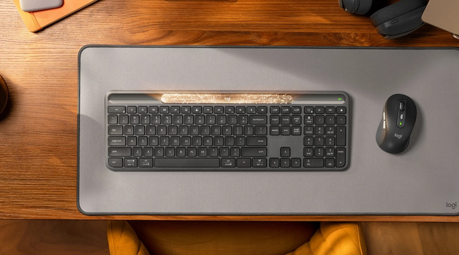 Logitech Signature Slim Solar+ to klawiatura ładowana światłem. Ciekawe rozwiązanie, którego nie można ładować przewodowo [1]