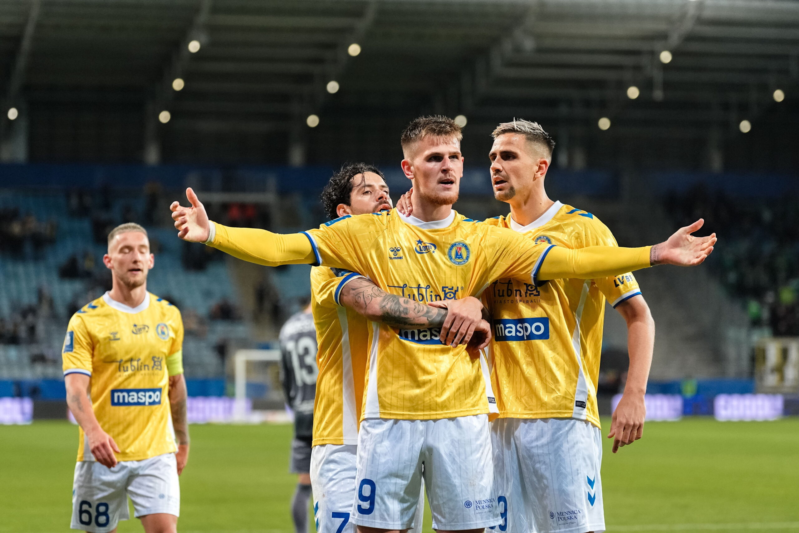 Karol Czubak cieszy się z gola dla Motoru Lublin