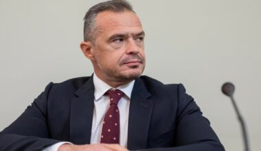 Prokuratura nagle zmieniła zdanie w sprawie Sławomira Nowaka. Niejasne okoliczności