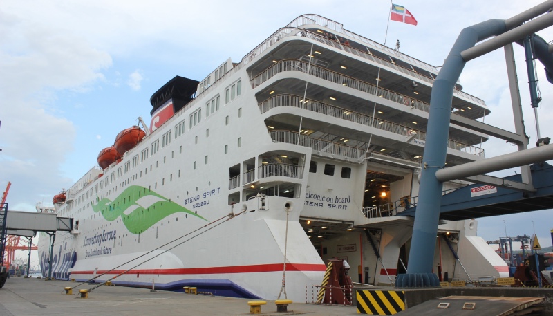 Terminal promowy w Gdyni dla Szwedów. Jest protest