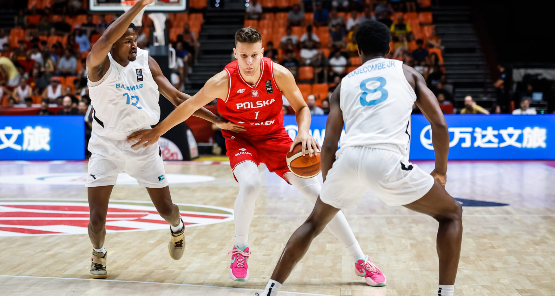 Miało być dwóch, zostanie jeden. Polak nie dostanie szansy w NBA