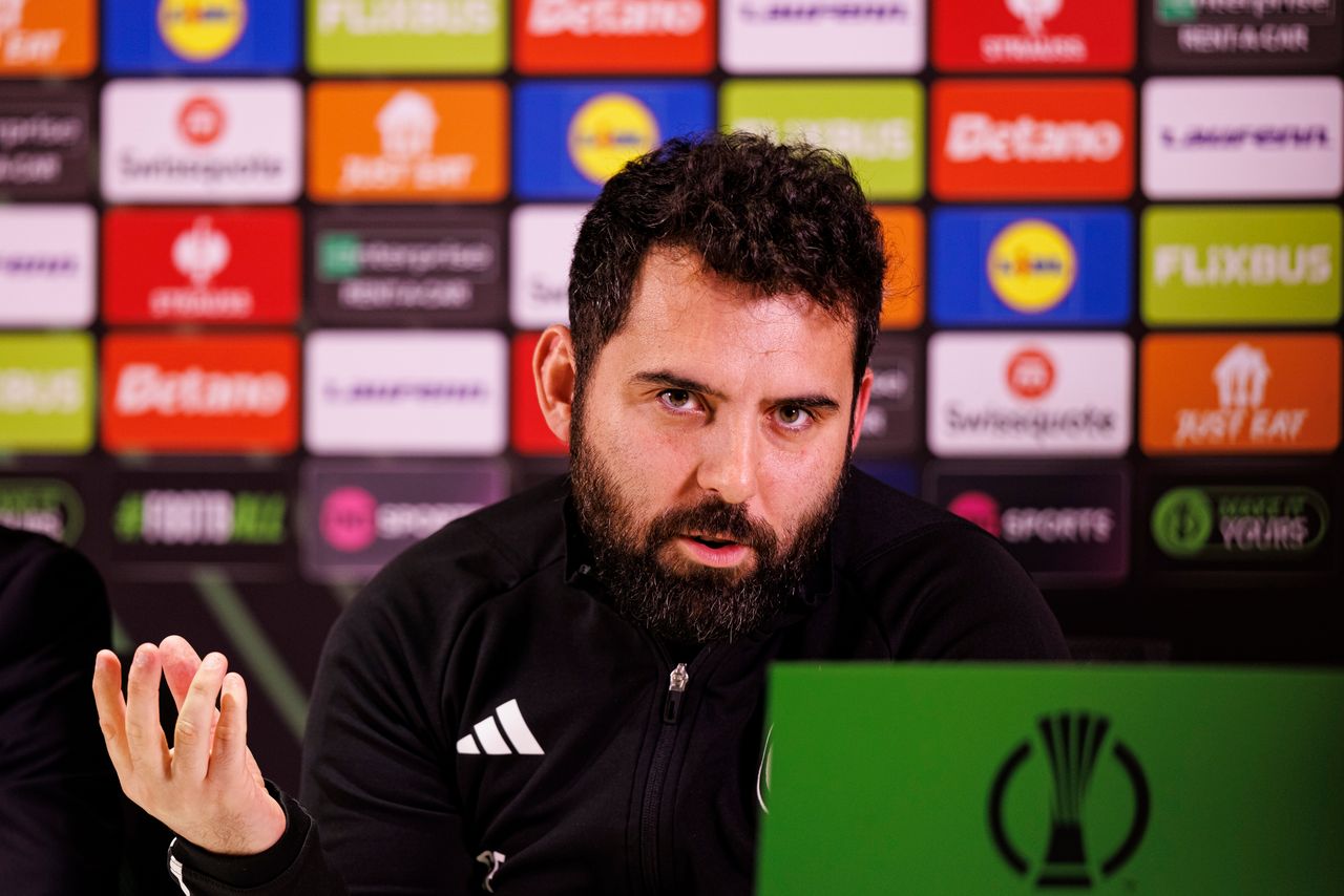 Legia miała być jego ostatnim polskim klubem. Feio szuka pracy