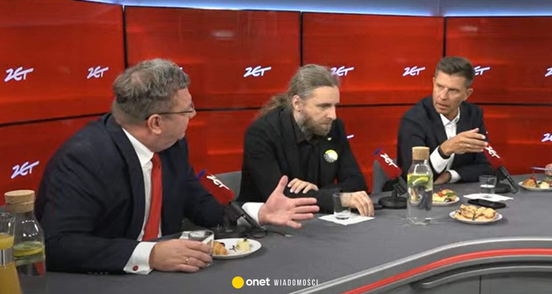 "Pani siedzi i mnie rozśmiesza". Spięcie polityków o zniszczony dom w Wyrykach