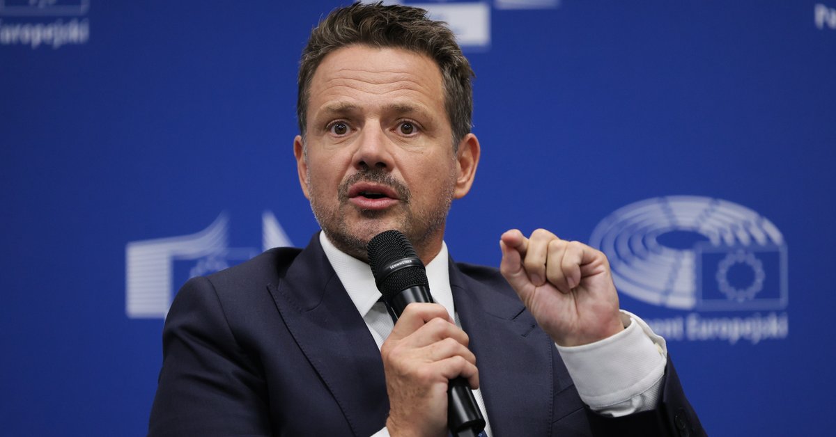 Chaos na sesji rady Warszawy. Rafał Trzaskowski wycofał swój projekt w sprawie prohibicji