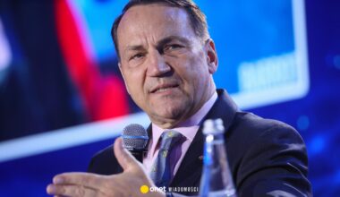 Radosław Sikorski: odradzałbym Władimirowi Putinowi wojnę z NATO