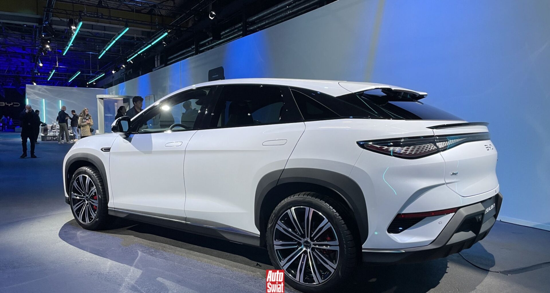 Chiński BYD przegonił Teslę w UE. Drugi miesiąc z rzędu sprzedał więcej samochodów