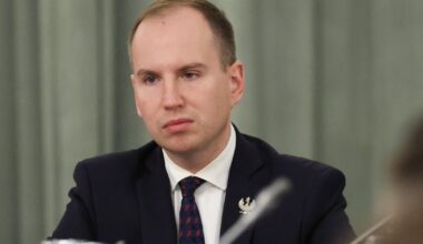 Człowiek Karola Nawrockiego uderza w Radosława Sikorskiego. "Cały czas zaczepia prezydenta"