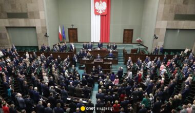 To koniec partii Szymona Hołowni? Najnowszy sondaż nie pozostawia złudzeń