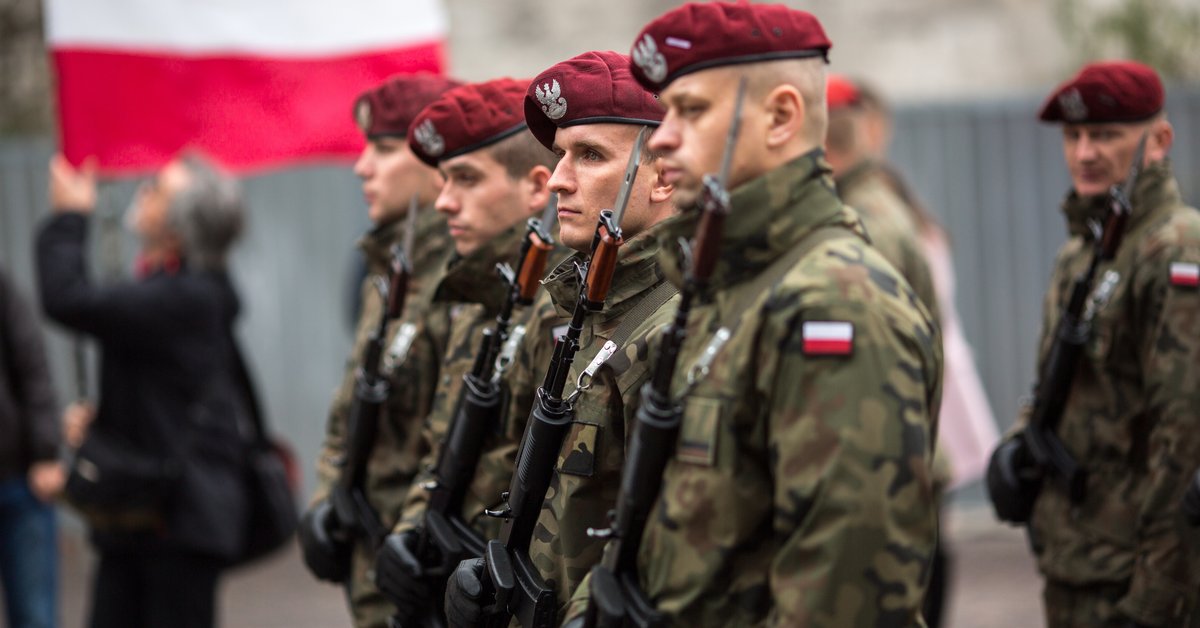 Co z obowiązkową służbą wojskową? Polacy zabrali głos [SONDAŻ] - Onet