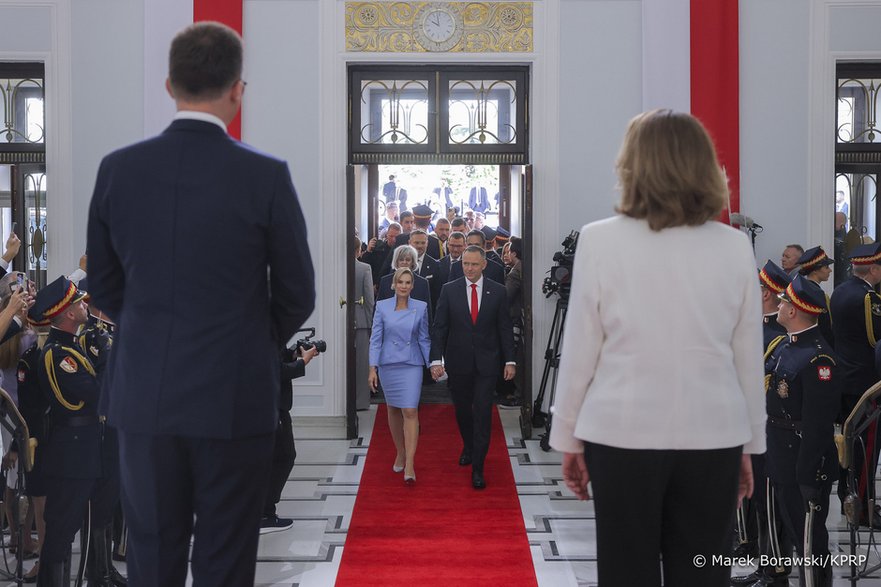 Karol Nawrocki i Marta Nawrocka na zaprzysiężeniu w Sejmie