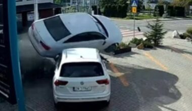 Samochód wyleciał w powietrze i runął na ziemię. "Jak z filmu akcji" [WIDEO] - Onet