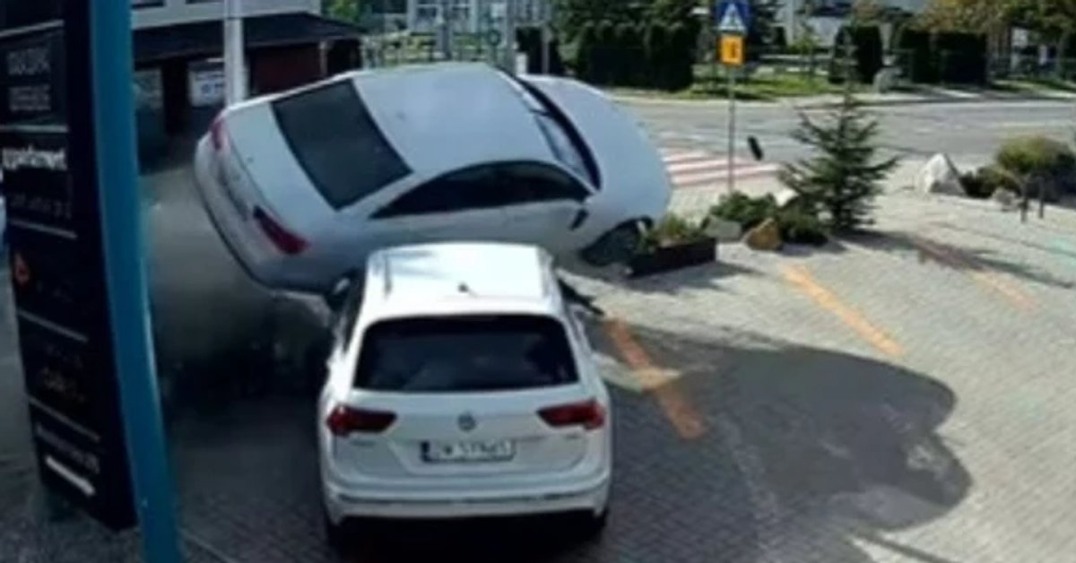 Samochód wyleciał w powietrze i runął na ziemię. "Jak z filmu akcji" [WIDEO] - Onet