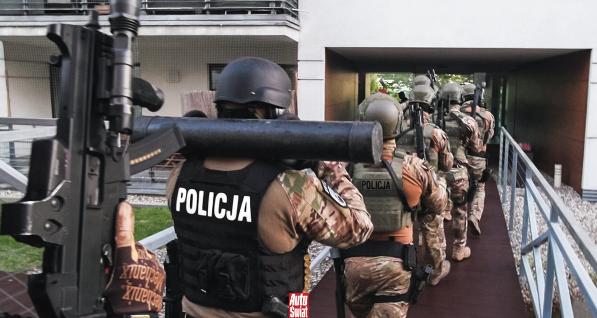 CBŚP rozbiło grupę przestępczą. Wywozili na wschód luksusowe auta. Mimo sankcji