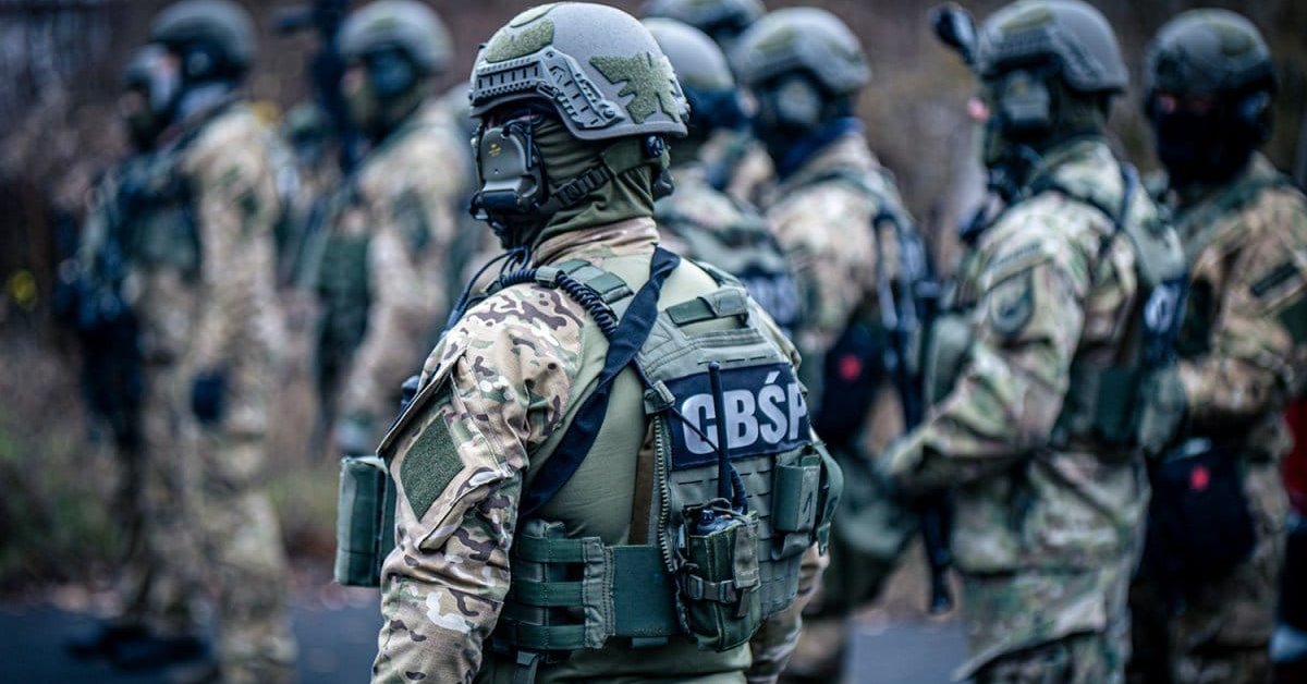 Polacy łamali sankcje i sprzedawali luksusowe auta do Rosji. Akcja CBŚP