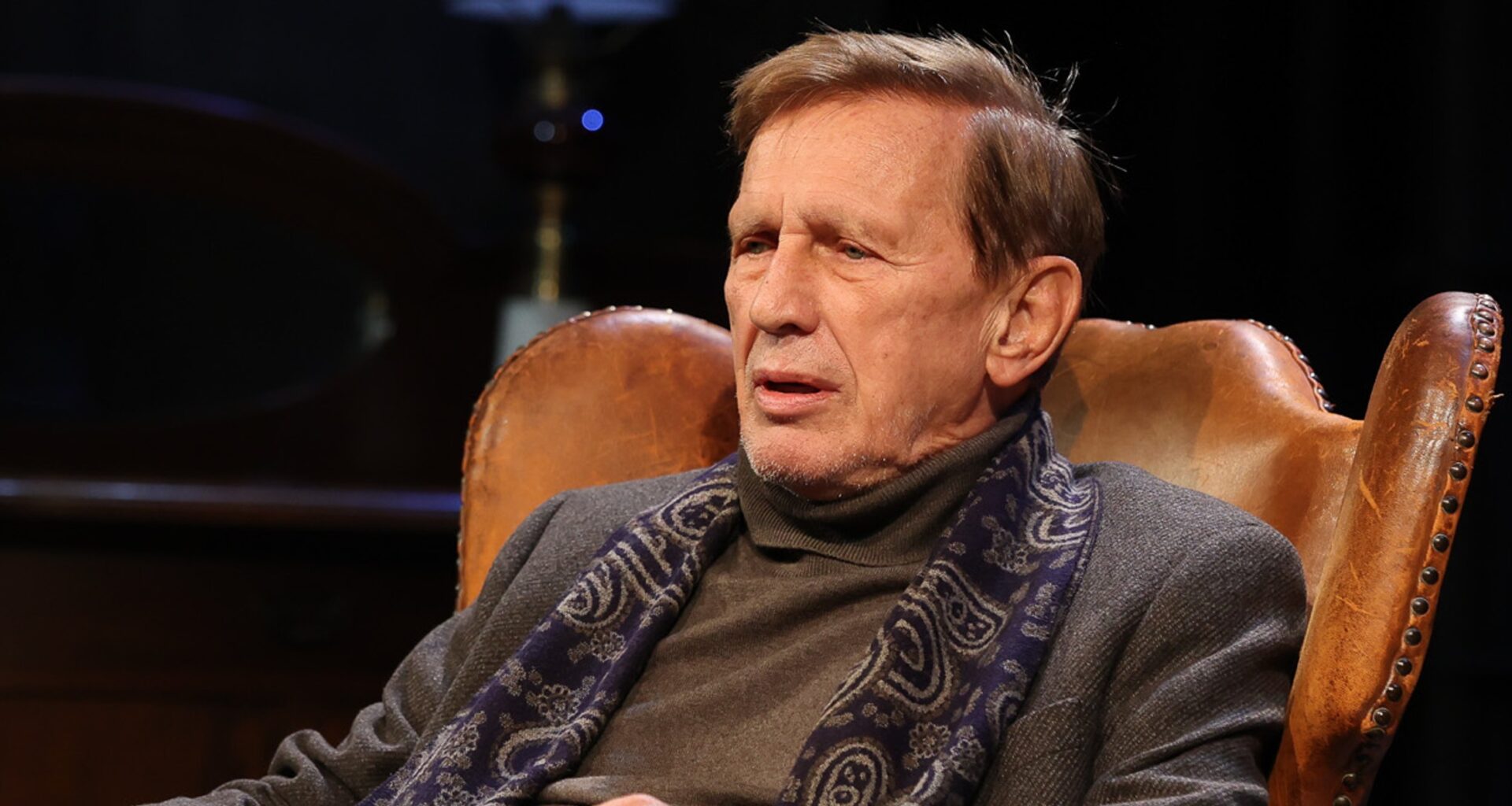 Jan Englert ma się dobrze po kuriozalnym zamieszaniu [KOMENTARZ] - Teatr