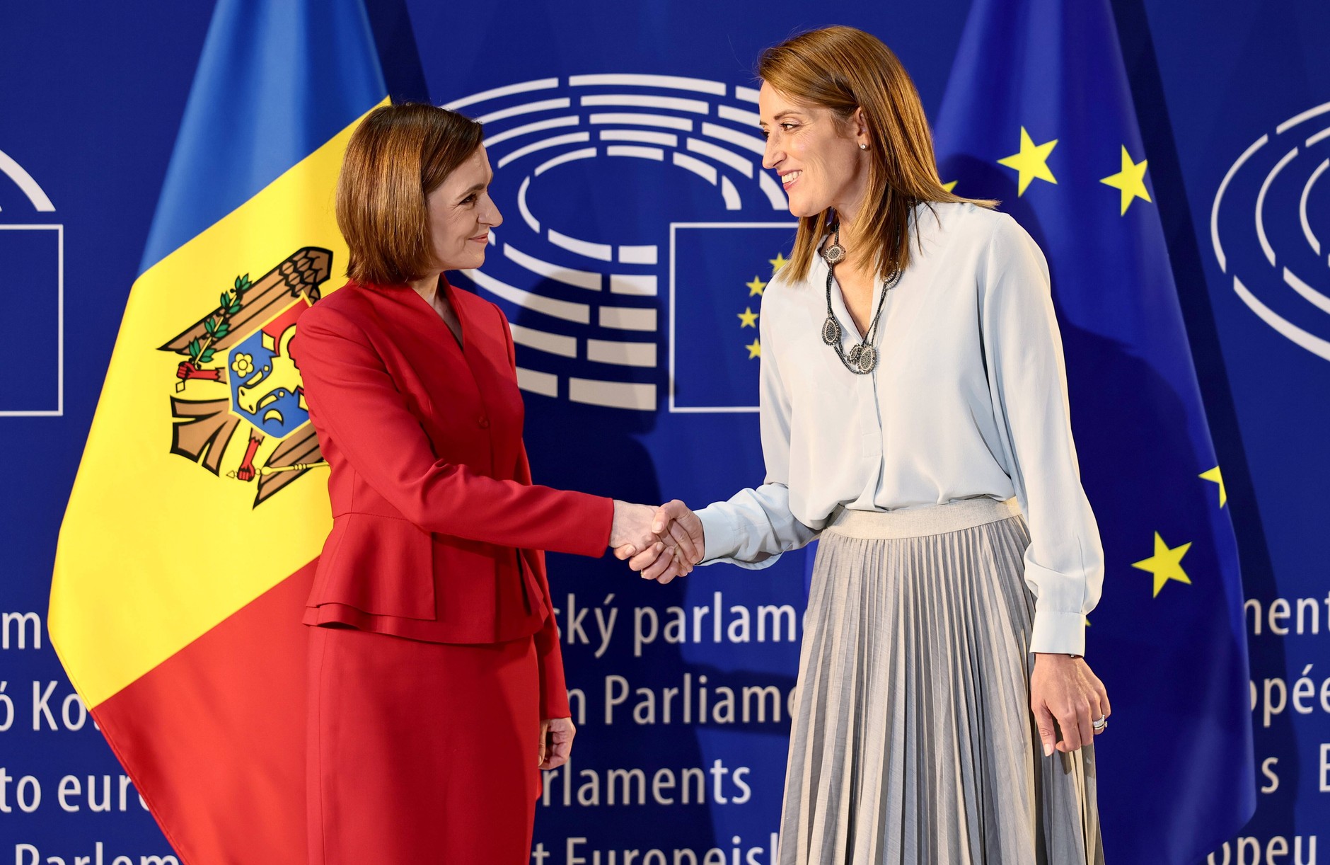 Przewodnicząca Parlamentu Europejskiego Roberta Metsola (z prawej) i prezydent Republiki Mołdawii Maia Sandu w Parlamencie Europejskim, Strasburg, Francja, 9 września 2025 r.