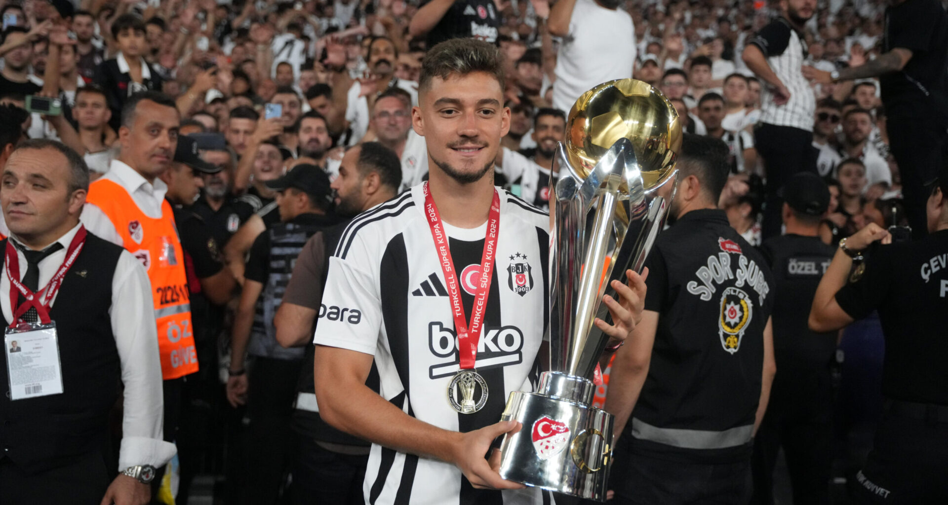 Afera o transfer Muciego. Besiktas idzie do prokuratury. W tle Legia