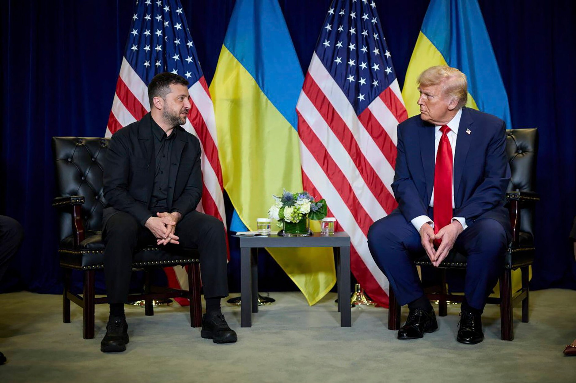 Prezydent Donald Trump i prezydent Ukrainy Wołodymyr Zełenski podczas spotkania w siedzibie ONZ w Nowym Jorku, 23 września 2025 r.