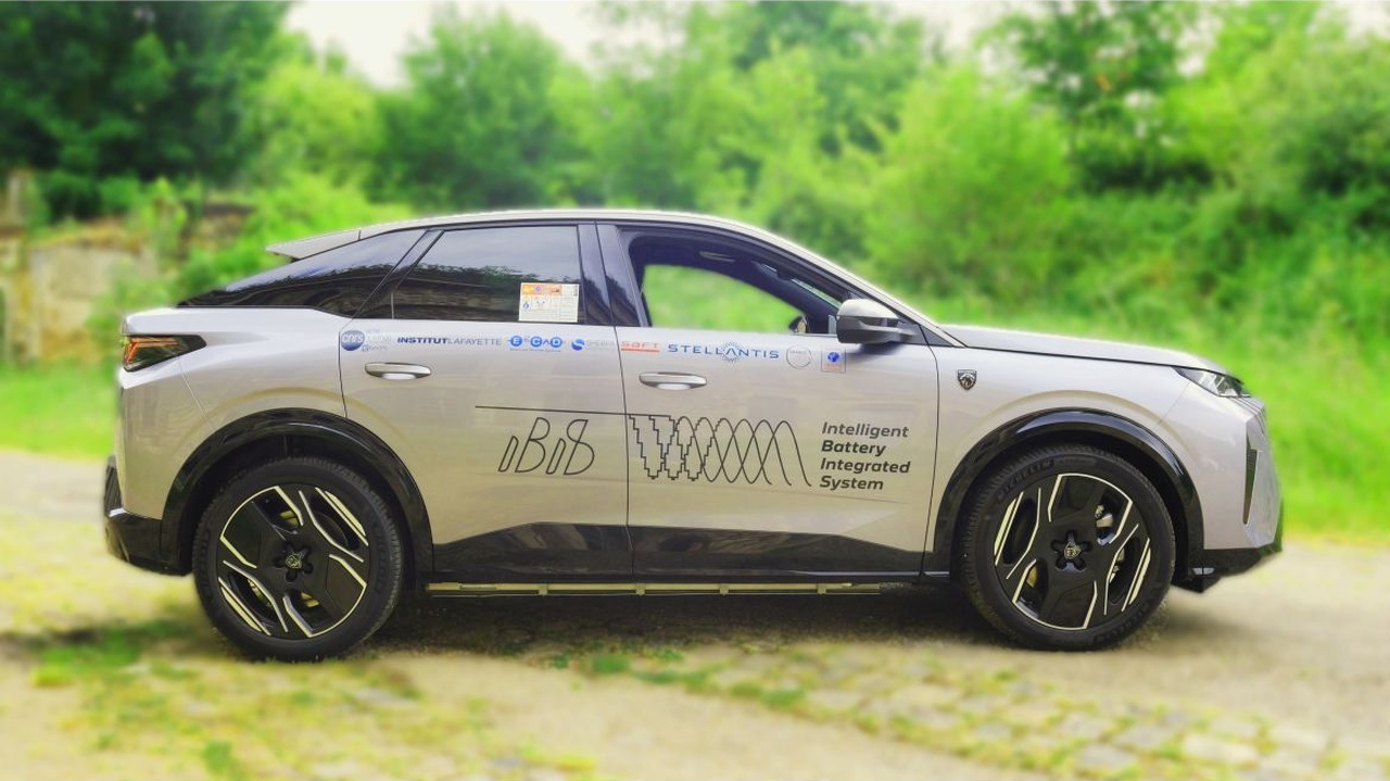 Stellantis testuje Peugeota E-3008 bez falownika i ładowarki. Poziom zaawansowania wyprzedza Porsche, wyniki intrygujące | SAMOCHODY ELEKTRYCZNE