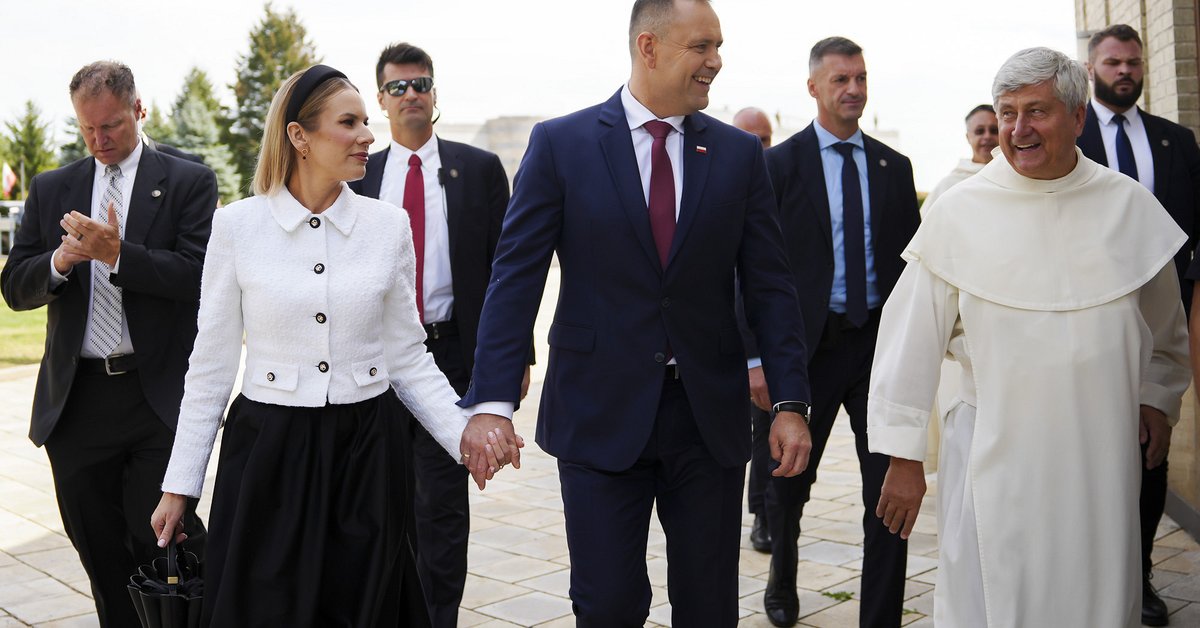 Marta Nawrocka w "amerykańskiej Częstochowie". Stylistka komentuje jej wybór stroju - Onet