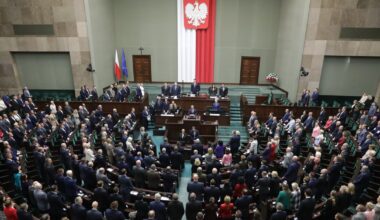 To koniec partii Szymona Hołowni? Najnowszy sondaż nie pozostawia złudzeń