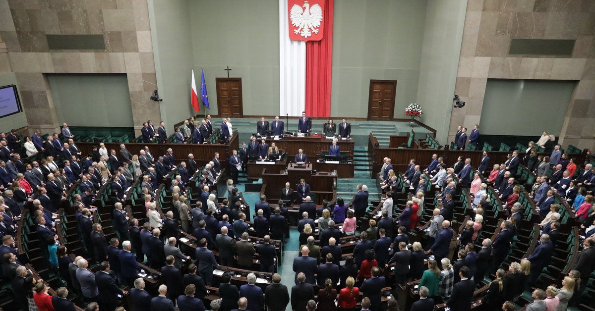 To koniec partii Szymona Hołowni? Najnowszy sondaż nie pozostawia złudzeń
