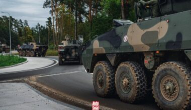 Kolumna wojskowa na drodze. Nawet doświadczeni kierowcy mogą nie wiedzieć, jak się zachować