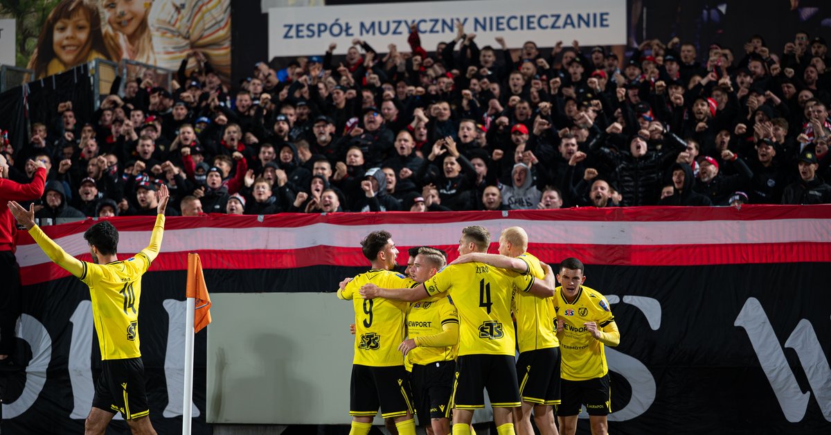 Widzew Łódź - Raków Częstochowa NA ŻYWO. Gdzie oglądać? O której mecz? - Przegląd Sportowy Onet