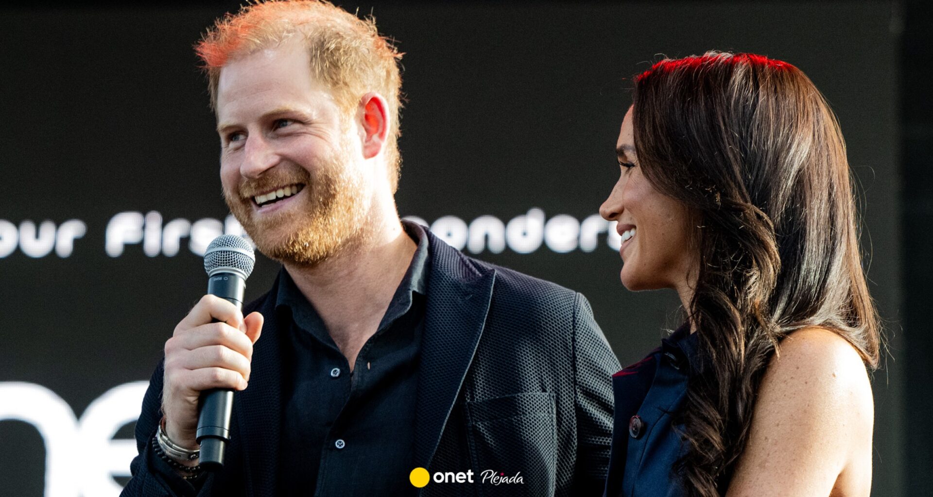 Wieszczono im kryzys. Książę Harry na scenie tak zachował się wobec Meghan