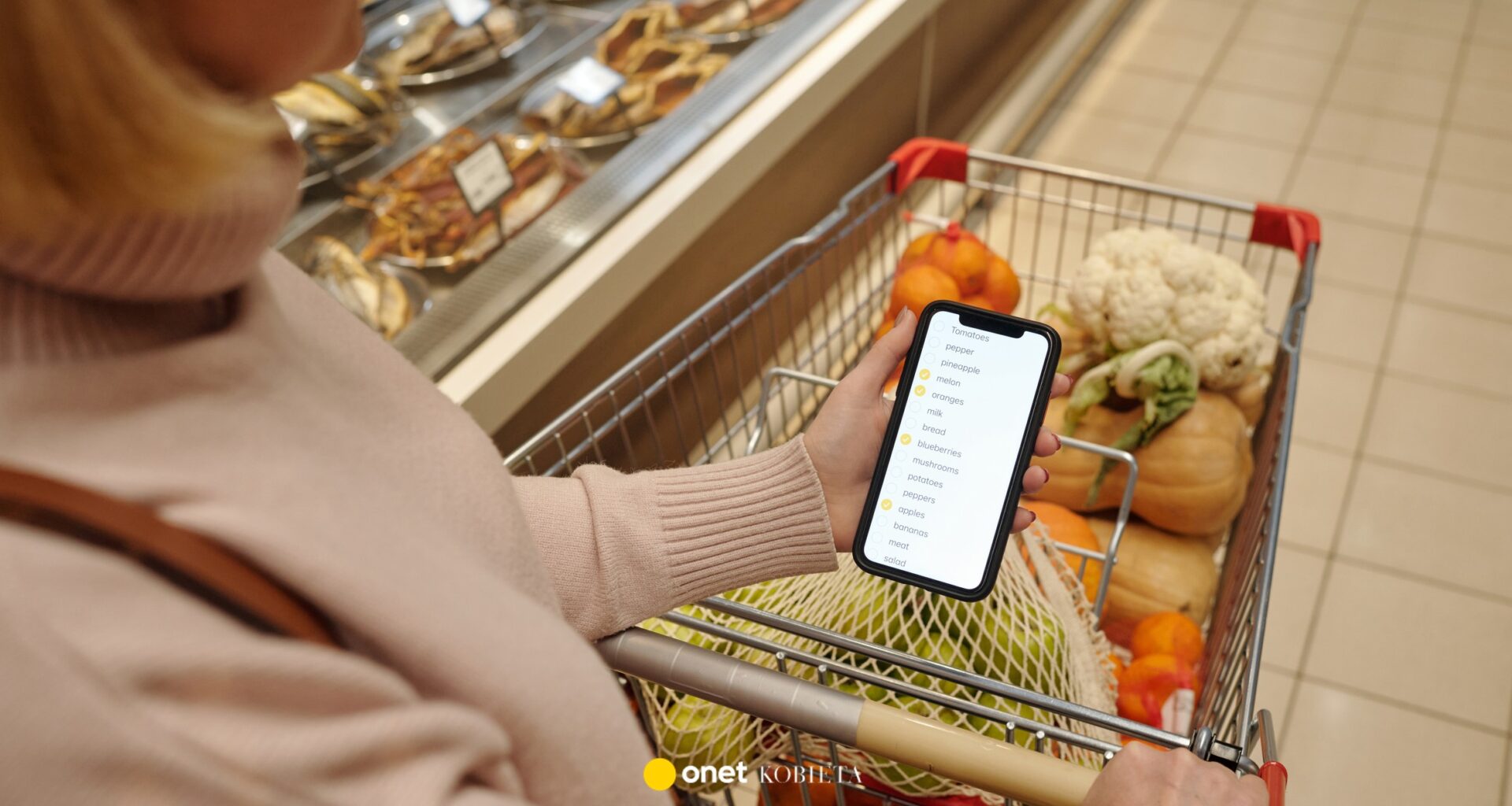 Polacy kupują na promocjach. "Mąż się ze mnie śmieje"