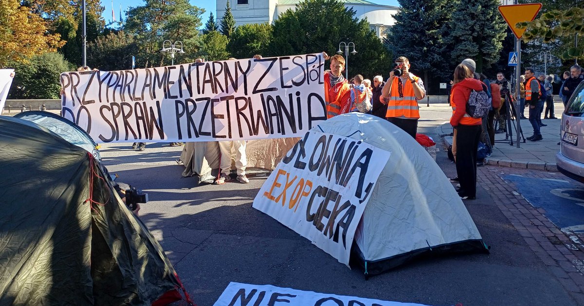 Aktywiści Ostatniego Pokolenia przed Sejmem