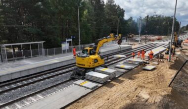 Linia kolejowa nr 26 zyskuje nowe perony i zmodernizowane tory