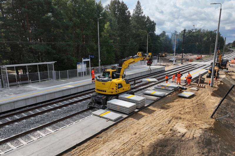 Linia kolejowa nr 26 zyskuje nowe perony i zmodernizowane tory