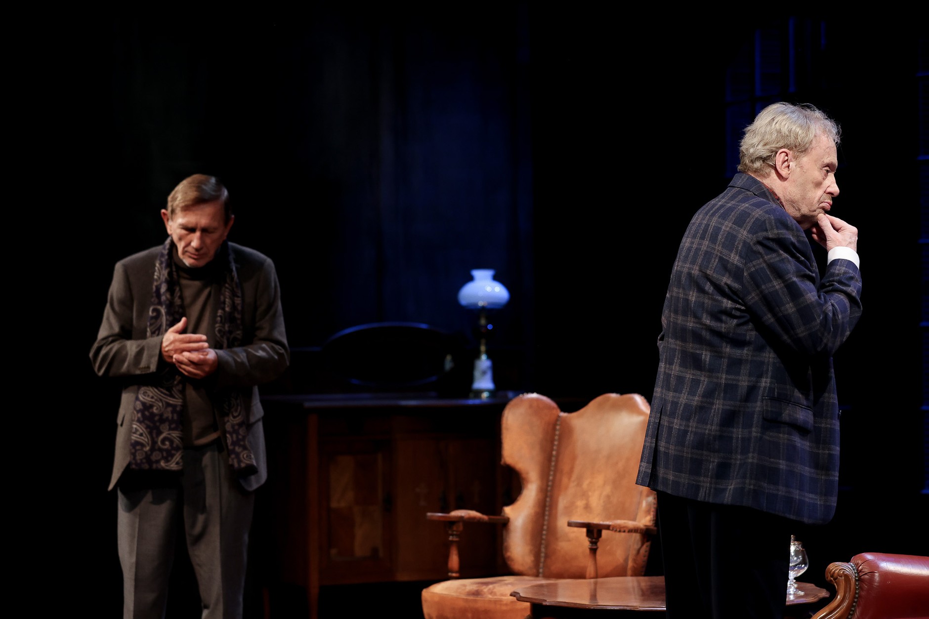 Jan Englert i Daniel Olbrychski w spektaklu "Żar" w Teatrze Polonia