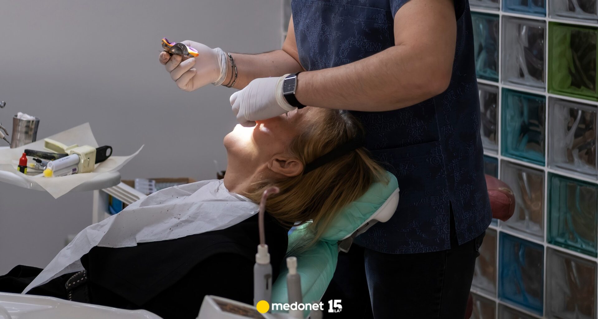 Implanty dentystyczne przebiły jamę nosa. Koszmar po zabiegu w Turcji