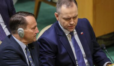 Zmiana na szczycie sondażu zaufania. Jest też niespodziewany debiut na podium