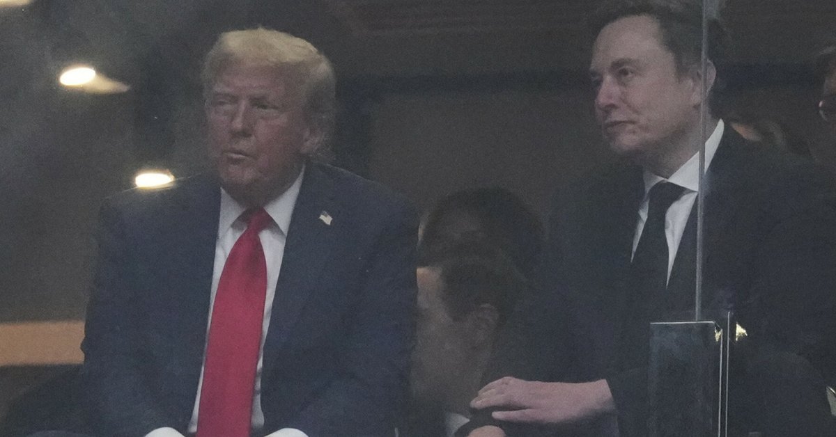 Elon Musk i Donald Trump, w tle Biały Dom