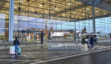 Wejście do głównego terminala lotniska BER w Berlinie