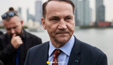 Kulisy Rady Bezpieczeństwa Narodowego. Sikorski nie podał ręki Cenckiewiczowi