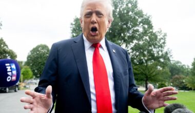 Donald Trump chce pokonać dwóch przeciwników za jednym zamachem. Plan może okazać się politycznym i ekonomicznym samobójstwem [OPINIA]
