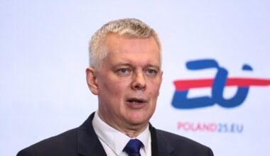 Kradzież samochodu rodziny Donalda Tuska. Służby badają "obcy trop"