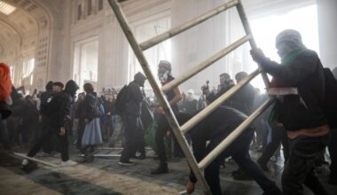 Starcia z policją i szturm na dworzec. Wstrząsające sceny w Mediolanie