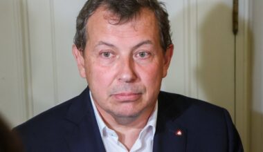 Prezydent Warszawy Rafał Trzaskowski i przewodniczący klubu KO w Radzie m.st. Warszawy Jarosław Szostakowski