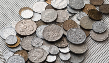Sprawdź, czy masz w domu tę monetę z PRL. Kolekcjonerzy płacą 30 tysięcy złotych :: RMF FM