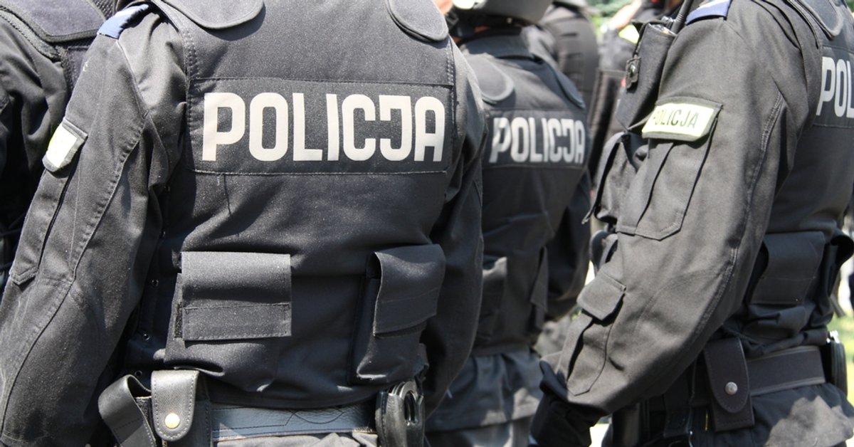 Policjanci zatrzymani za skucie zabójcy. Jest orzeczenie sądu w głośnej sprawie