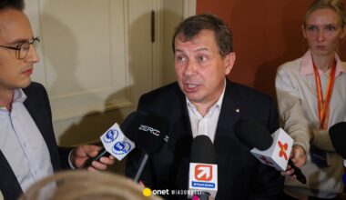 To on jest twarzą awantury o prohibicję w Warszawie. Teraz odpiera zarzuty
